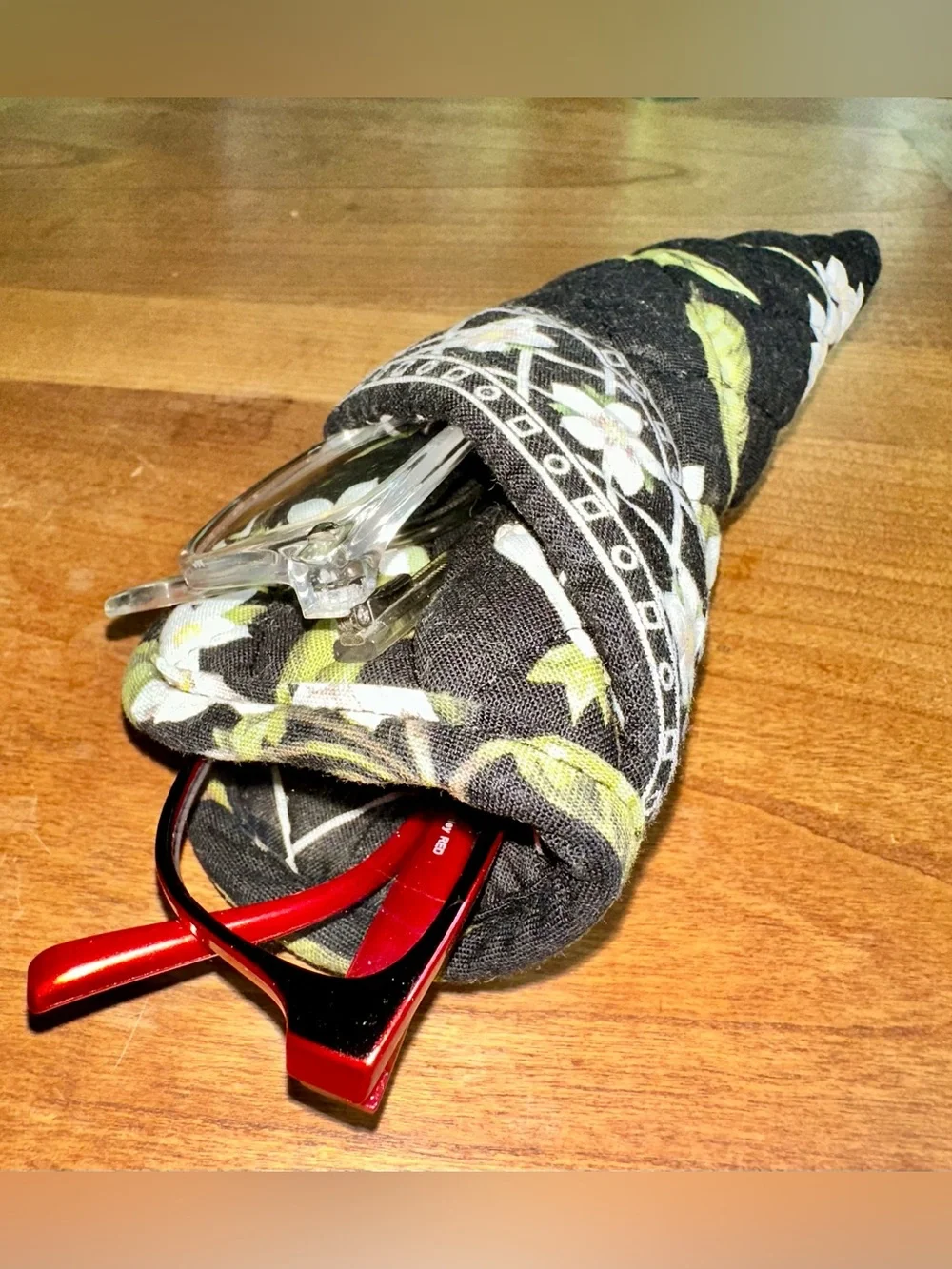 Vera Bradley Black Floral Quilted Eyeglass Case with Green Leaves